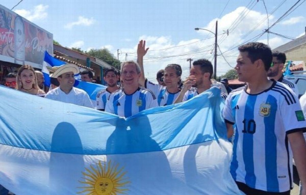Embajador de Argentina se dio baño de pueblo