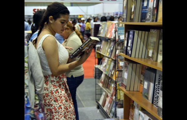 La Cámara Panameña de Libro, como en las anteriores ediciones, honrará a un Escritor Nacional.