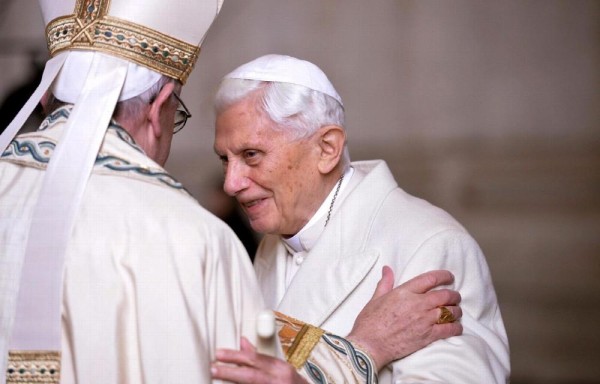 Benedicto XVI por el momento no ha sido trasladado a un hospital.