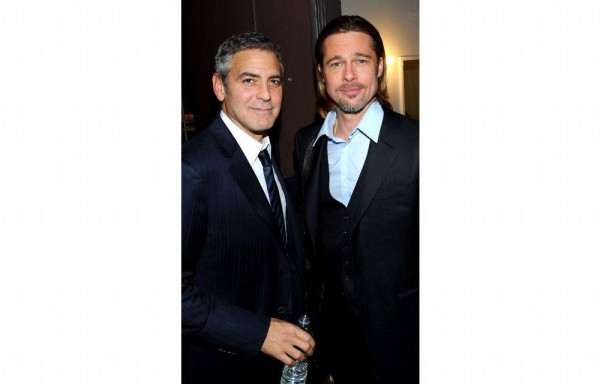 Pitt conoce a los gemelos Clooney