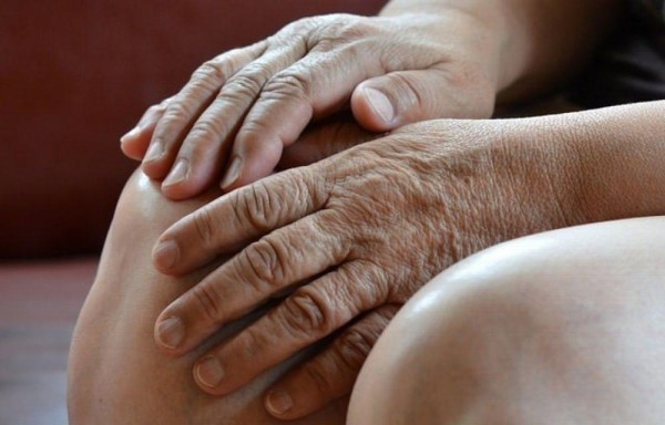 Abuelos a cuidarse de la artritis reumatoide