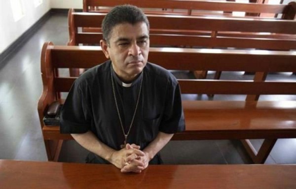 El obispo nicaragüense Rolando Álvarez pasa su primer cumpleaños en prisión