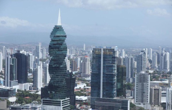 La tasa de la población ocupada laboralmente en Panamá se situó en agosto en 1,938,616