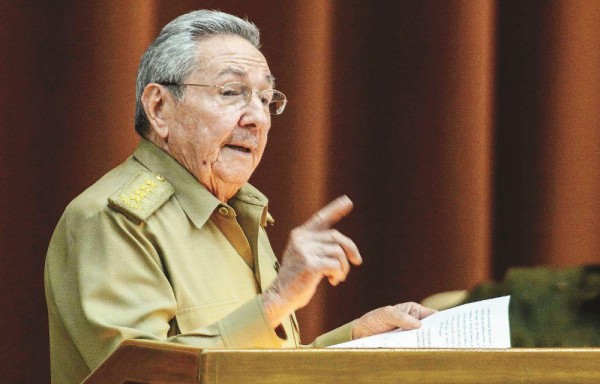 Raúl Castro actual Presidente de Cuba aparece en la lista preliminar de los 42 acusados.