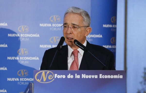 Álvaro Uribe, expresidente de Colombia, afirmó que acatará los fallos judiciales.
