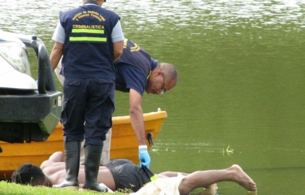 Buzos del Sinaproc encontraron el cuerpo de Elvis en lo profundo del lago artificial en el corregimiento de Nuevo Emperador, la mañana de ayer.