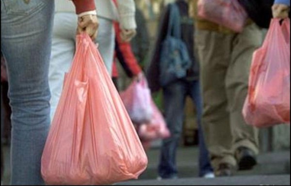 Unos 31 comercios multados por uso de bolsas plásticas