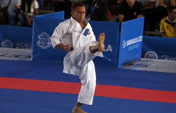 Karateca Héctor Cención en los juegos Mundiales de Playa 