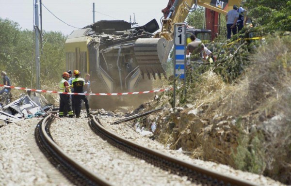 Existe una polémica entre las autoridades por el móvil del accidente ferroviario.