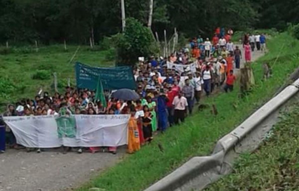 Indígenas se desplazan en rechazo de Barro Blanco.