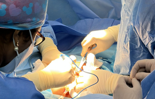 Paciente de histórica cirugía intrauterina se recupera 