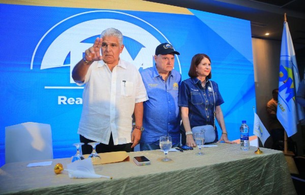 José Mulino forma dupleta con Ricardo Martinelli para llegar a la Presidencia