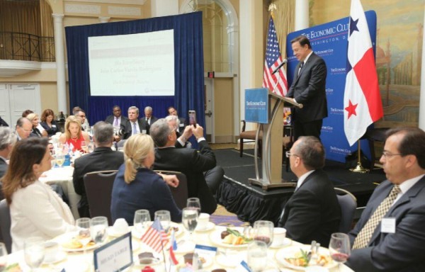 El presidente fue recibido por Club Económico de Washington.