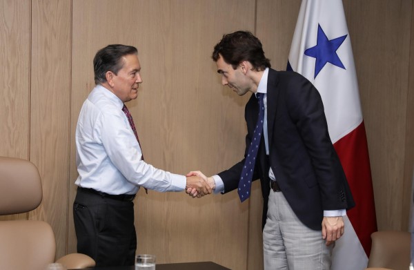 El presidente de Panamá recibe a un empresario español para la inversión en los astilleros 
