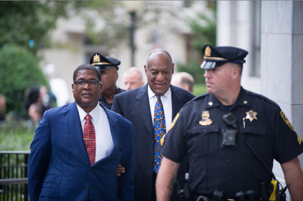 Bill Cosby llega a un tribunal de EE.UU. para oír la lectura de su sentencia