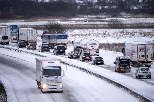 Frío extremo, nieve e intensas lluvias colapsan media Europa