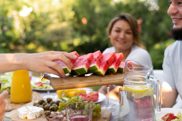 Frutas, pudines y wraps, meriendas saludables para paseos de verano 