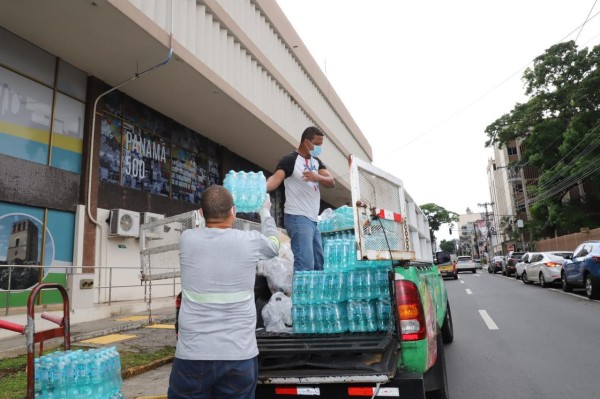 Alcaldía dona cajas de agua y malta a centros hospitalarios