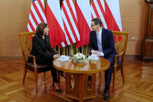 La vicepresidenta estadounidense, Kamala Harris durante la reunión en Varsovia con el primer ministro polaco, Mateusz Morawiecki.