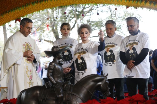 Vicente Fernández es recordado con mariachi y fiesta tras 1 año de su muerte