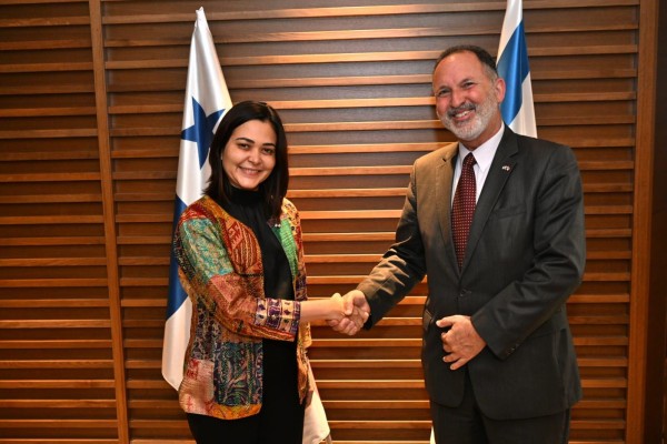 La canciller de Panamá y otros ministros están en Israel