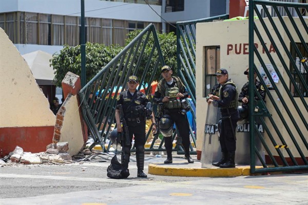 Desde el miércoles han llegado peruanos de distintos sectores a protestar.