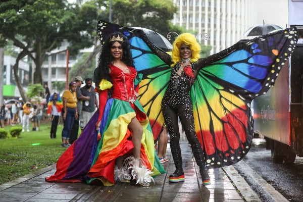 Cientos de personas participaron de la marcha del Orgullo Gay