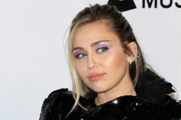 Miley Cyrus se dirige a los presidentes de España e Italia por el coronavirus