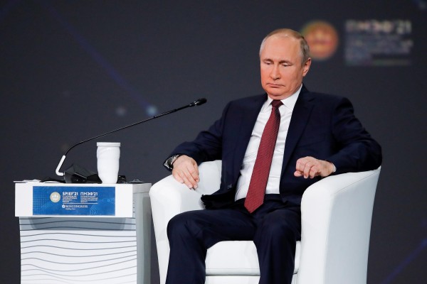 Putin alerta de riesgos por una recuperación desigual de la economía global