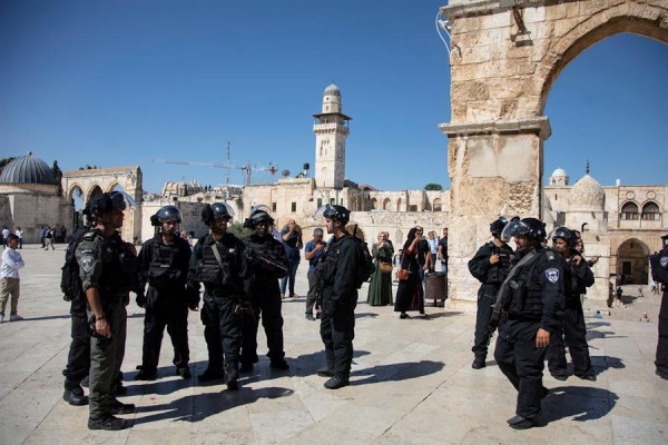 Festivo musulmán y judío teñido de violencia tras choques en Jerusalén