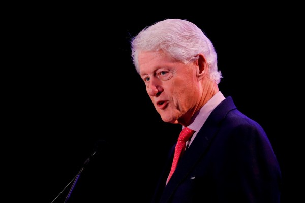 Bill Clinton recibe el alta hospitalaria tras recuperarse de su infección