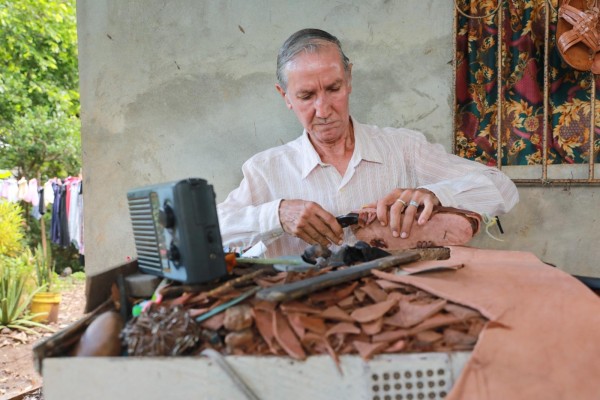 Candelero Villarreal, el maestro del cuero que confecciona uno de los calzados más tradicionales de Panamá