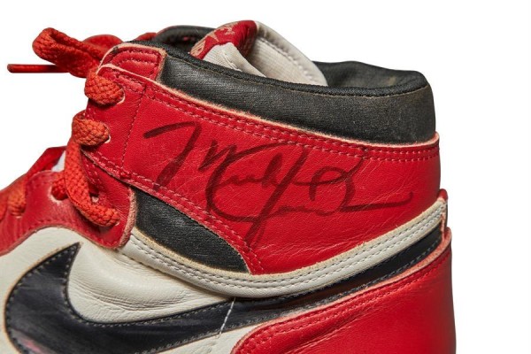 Unas Nike Air de Michael Jordan, vendidas por 560.000 dólares, rompen récords