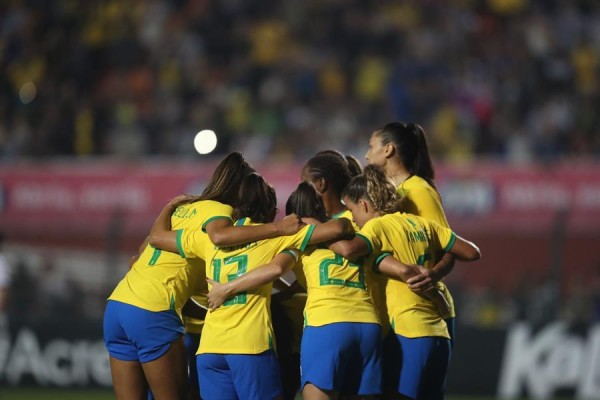 Brasil vapulea a Argentina 5-0 y se mide a Chile en final de torneo amistoso