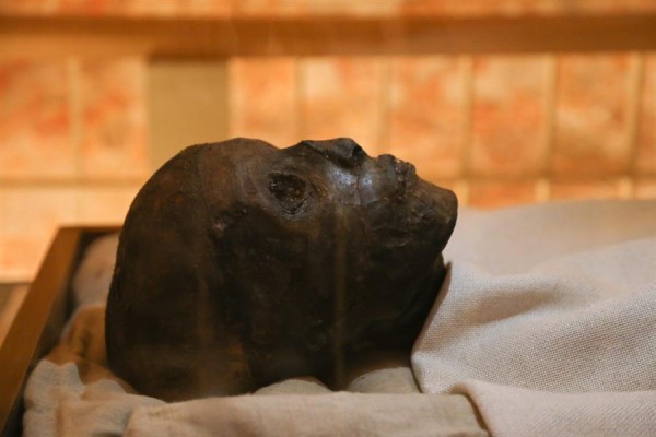 Exhiben momia del rey Tutankamón en Egipto
