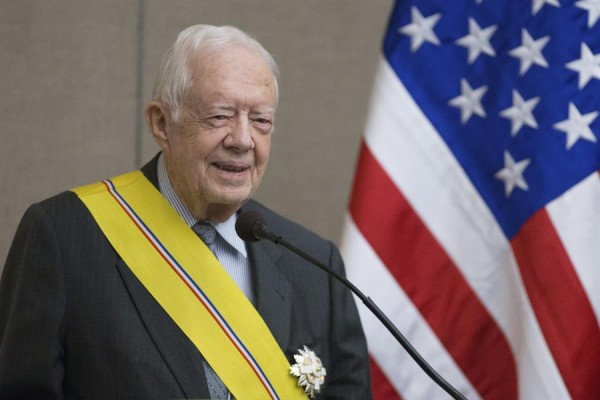 Expresidente de EE.UU. Jimmy Carter se fractura su pelvis al caerse en su casa