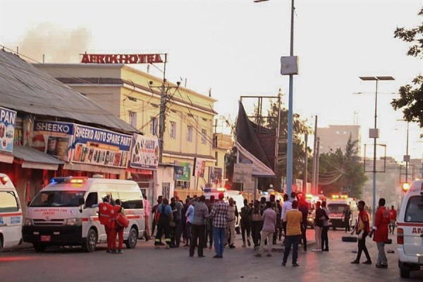 Al menos cinco muertos en un atentando de Al Shabab en un hotel de Mogadiscio