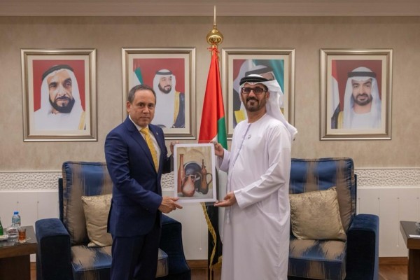 Embajador Laviery se reúne con ministro de Educación de Emiratos