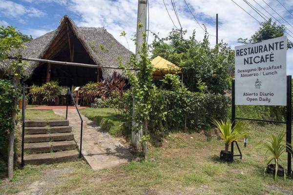 Registro general de la entrada del restaurante Nicafe, en la ciudad costera de San Juan del Sur (Nicaragua).