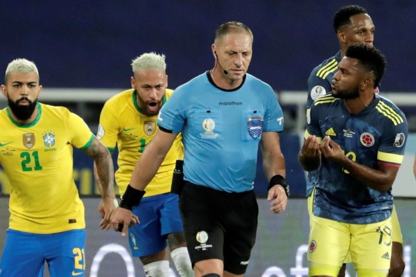 Colombia pide a Conmebol suspender a Pitana por arbitraje de juego con Brasil