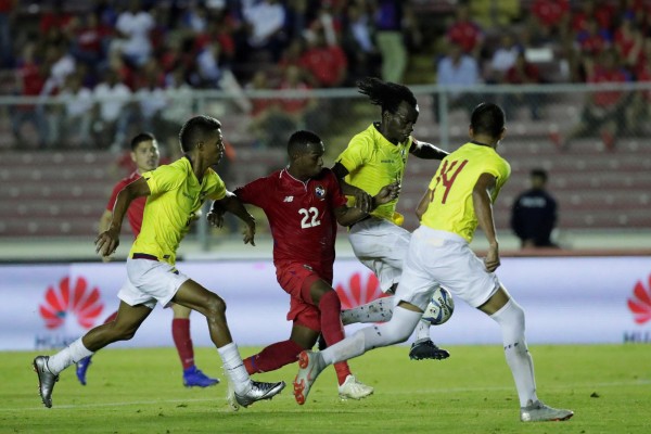 Panamá pierde 2-1 ante el Ecuador de 'Bolillo' 