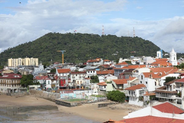 MiCultura realizó una limpieza en las playas y plazas de Casco Viejo 