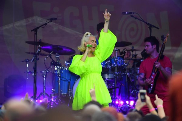 Katy Perry despide su etapa oscura con el optimista lanzamiento de SMILE