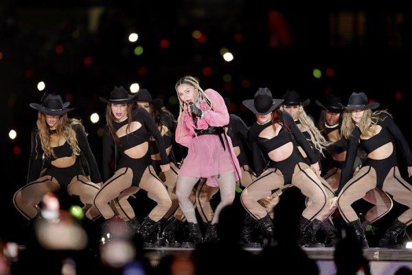 ¡Está grave! Madonna aplaza su gira por fuerte infección
