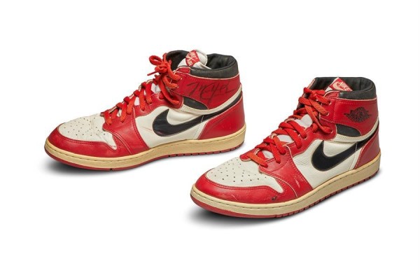 Unas Nike Air de Michael Jordan, vendidas por 560.000 dólares, rompen récords