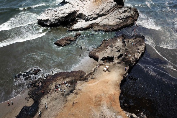 DiCaprio exhibe magnitud del derrame de petróleo en costas de Perú