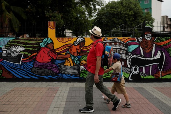 Colores afro contra discriminación narra un mural de historia en Panamá