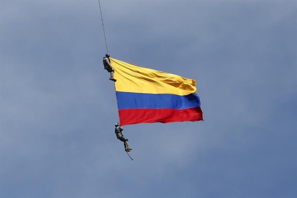 Mueren dos soldados colombianos al caer de un helicóptero