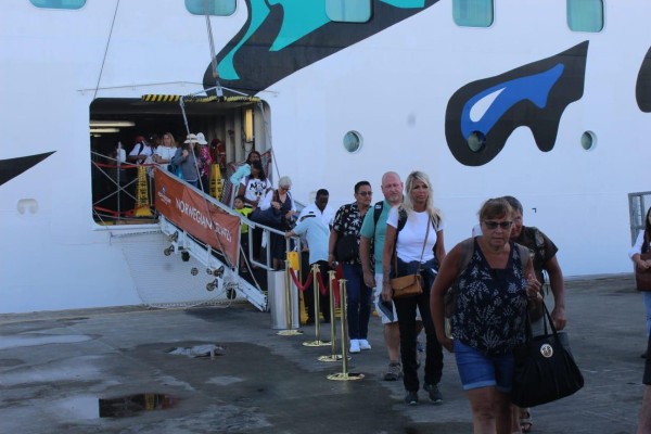 Más de 7 mil 200 turistas son atendidos por Migración en Colón y Amador