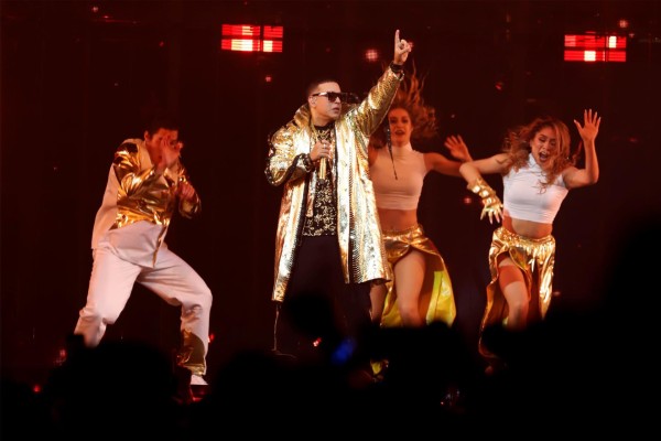 Daddy Yankee durante uno de sus performances.